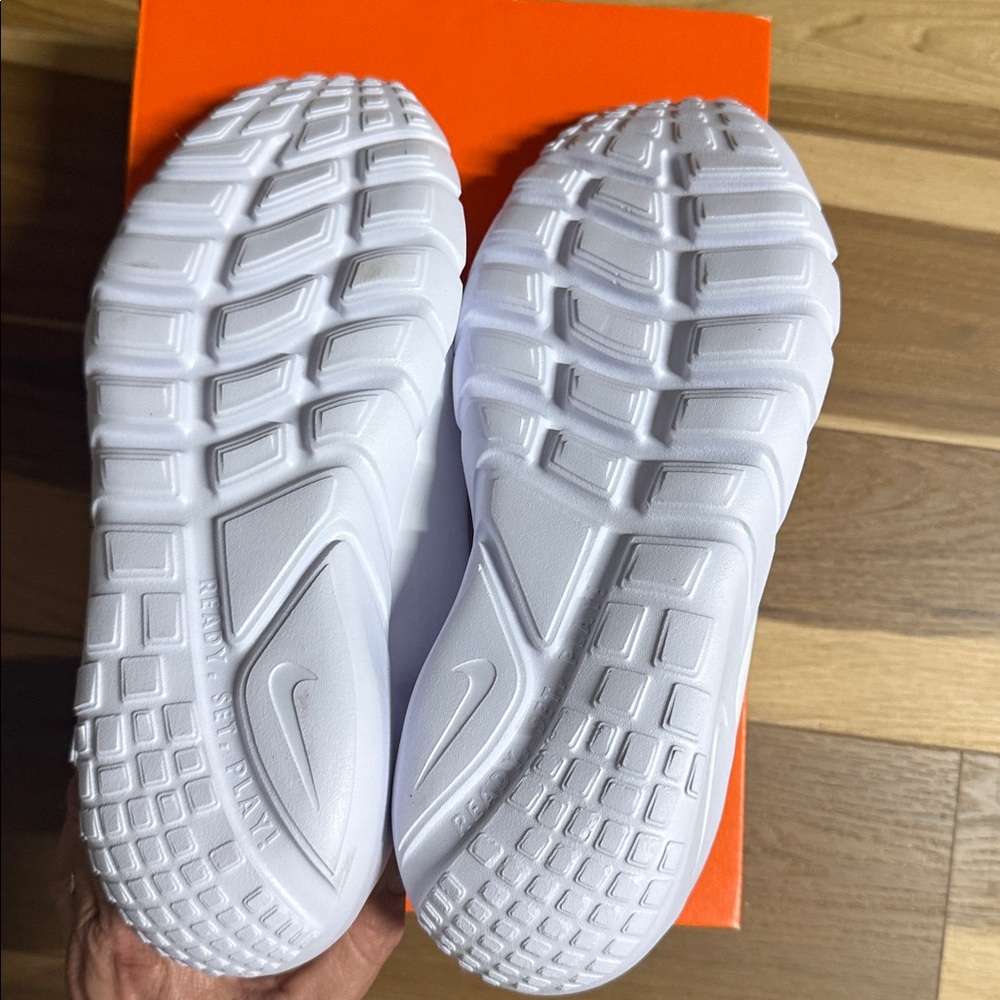Nike White Slip-On Sneakers 8.5 women 7y men - Picture 2 of 4